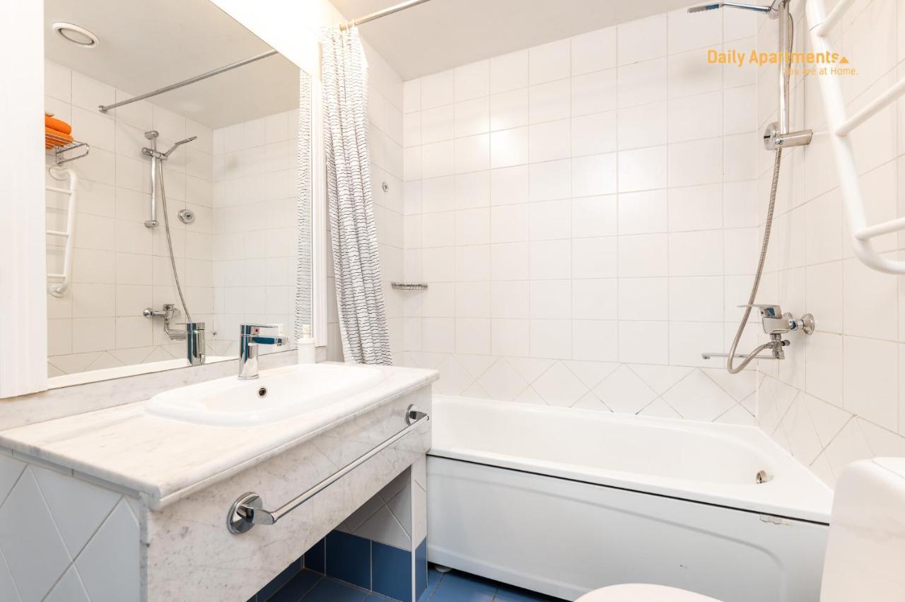 Daily Apartments - Apartment With Bath Tallinn Bagian luar foto