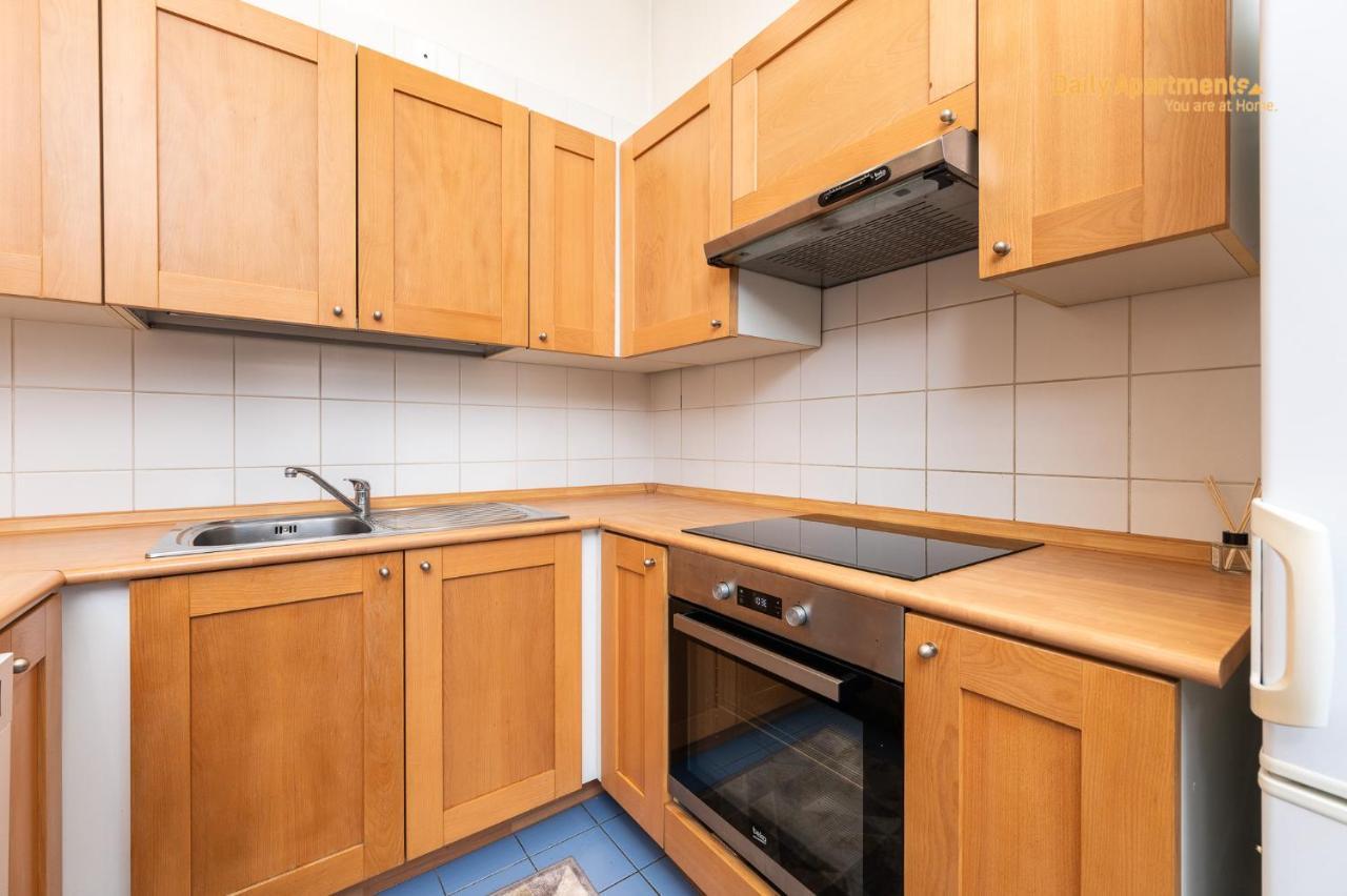 Daily Apartments - Apartment With Bath Tallinn Bagian luar foto