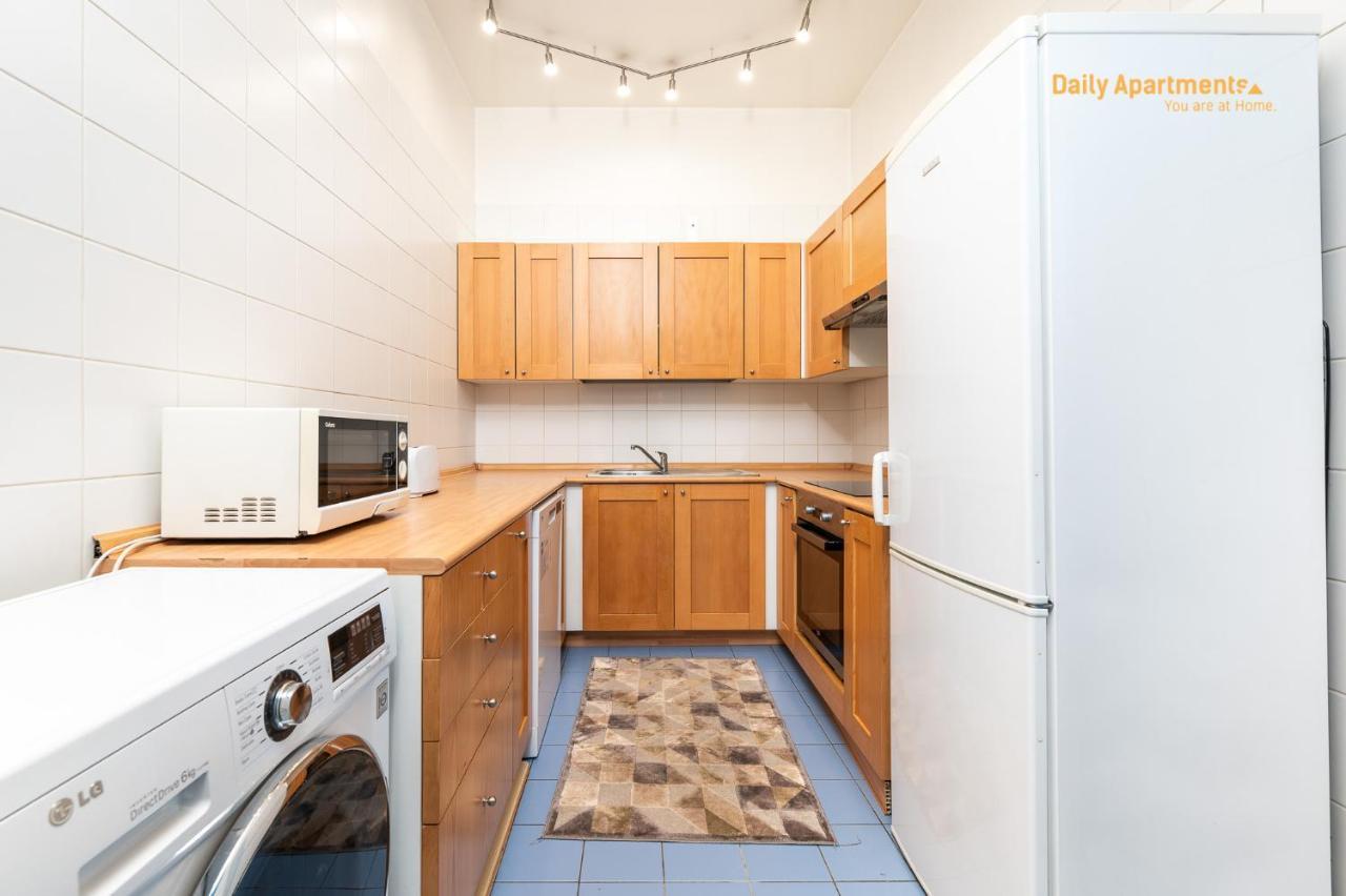 Daily Apartments - Apartment With Bath Tallinn Bagian luar foto