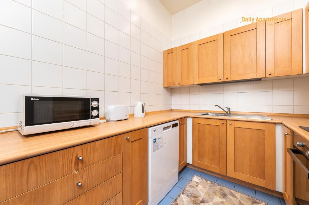 Daily Apartments - Apartment With Bath Tallinn Bagian luar foto